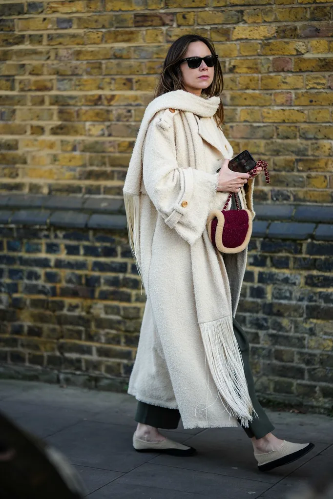 over-the-shoulder-scarf