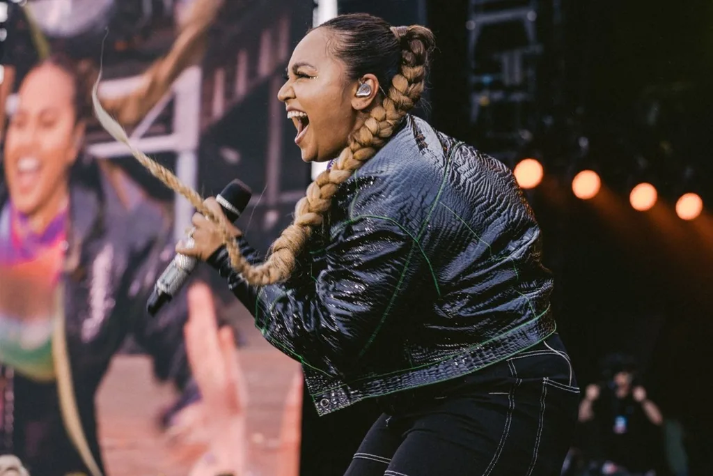 jessica-mauboy-performs-onstage
