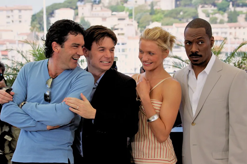 antonio-banderas-mike-myers-cameron-diaz-eddie-muprhy-pose-for-photo-at-Cannes-Film-Festival