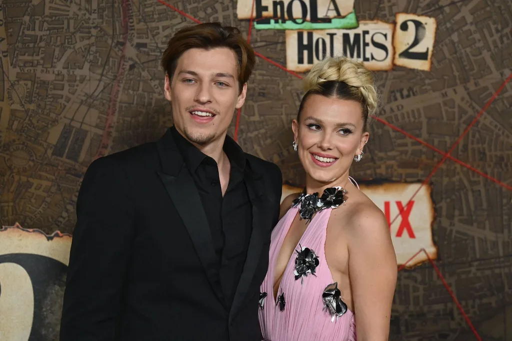 jake-bongiovi-and-millie-bobby-brown-pose-together-on-enola-holmes-2-red-carpet