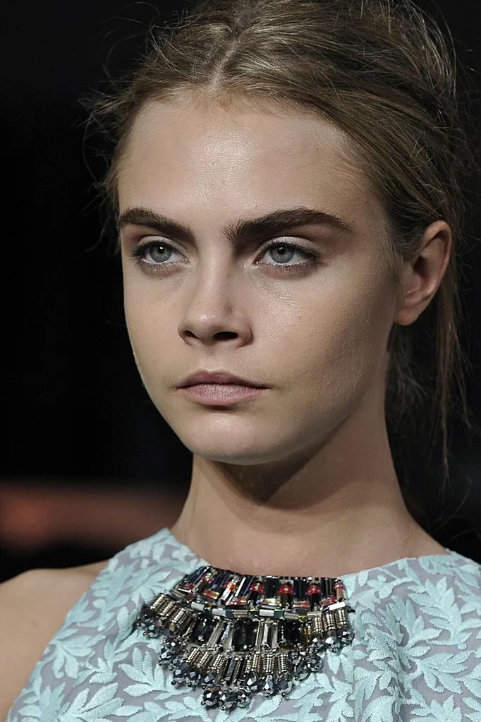 cara-delevigne-brows