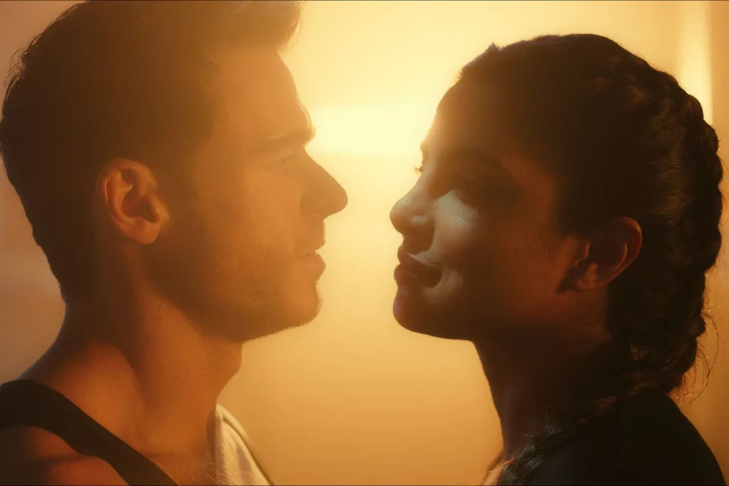 Richard-madden-and-priyanka-chopra-close-up-in-citadel-series