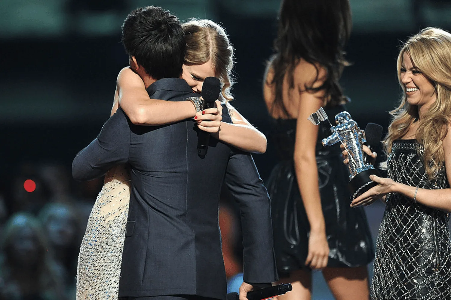 taylor-swift-taylor-lautner-vmas