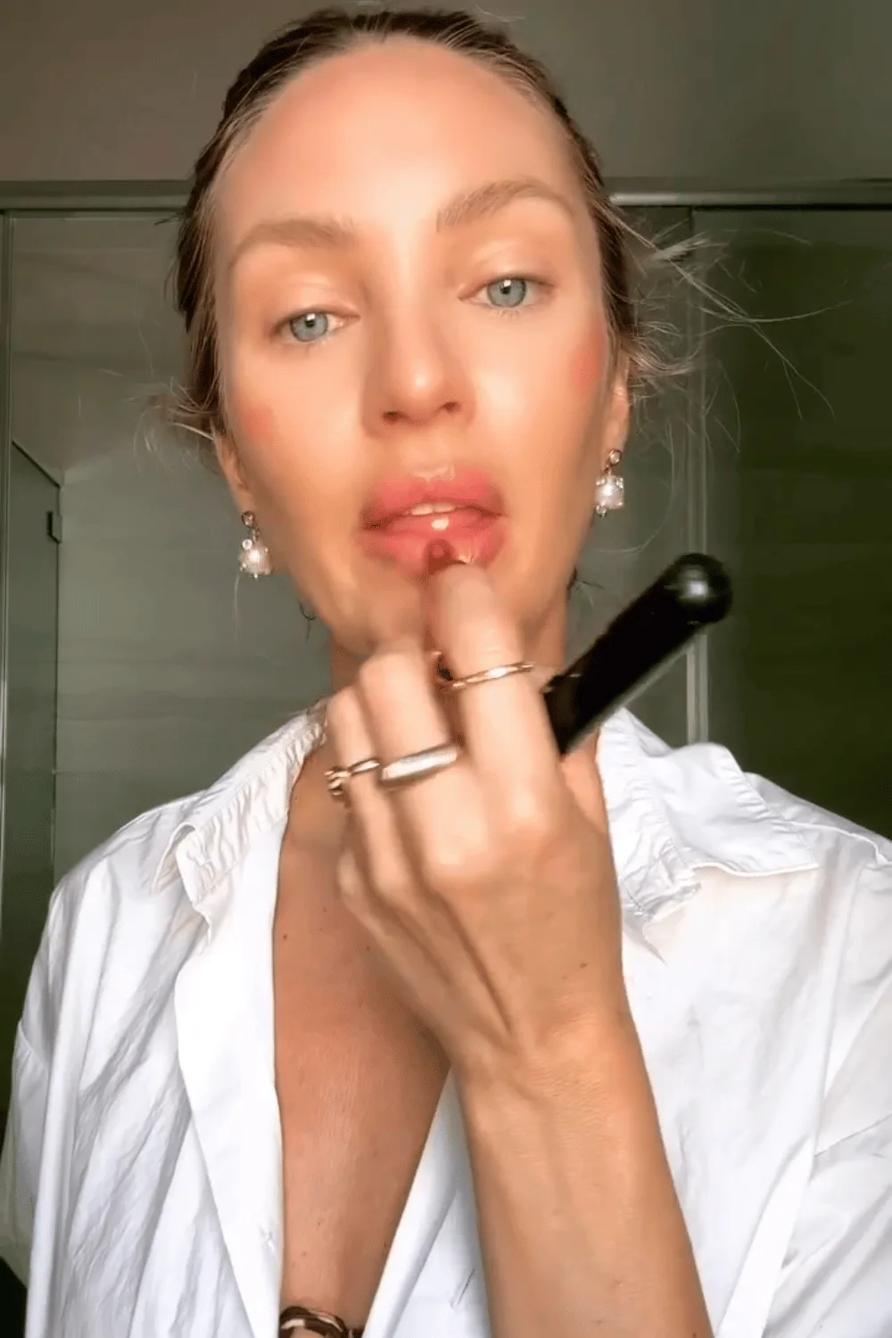 candice-swanepoel-makeup-routine