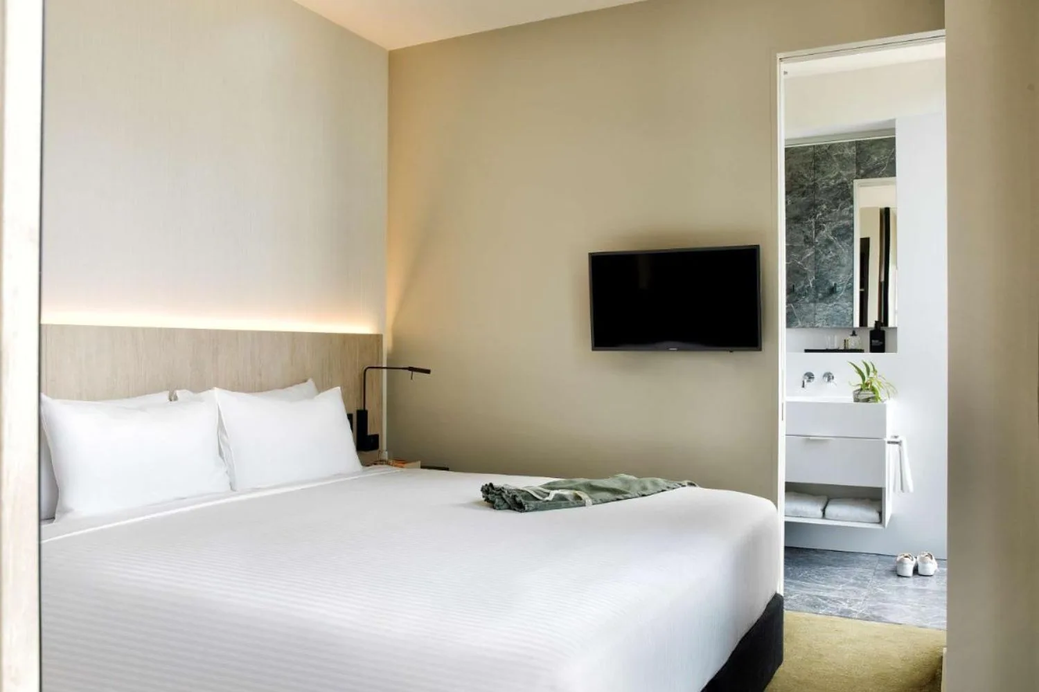 sydney taylor swift accommodation