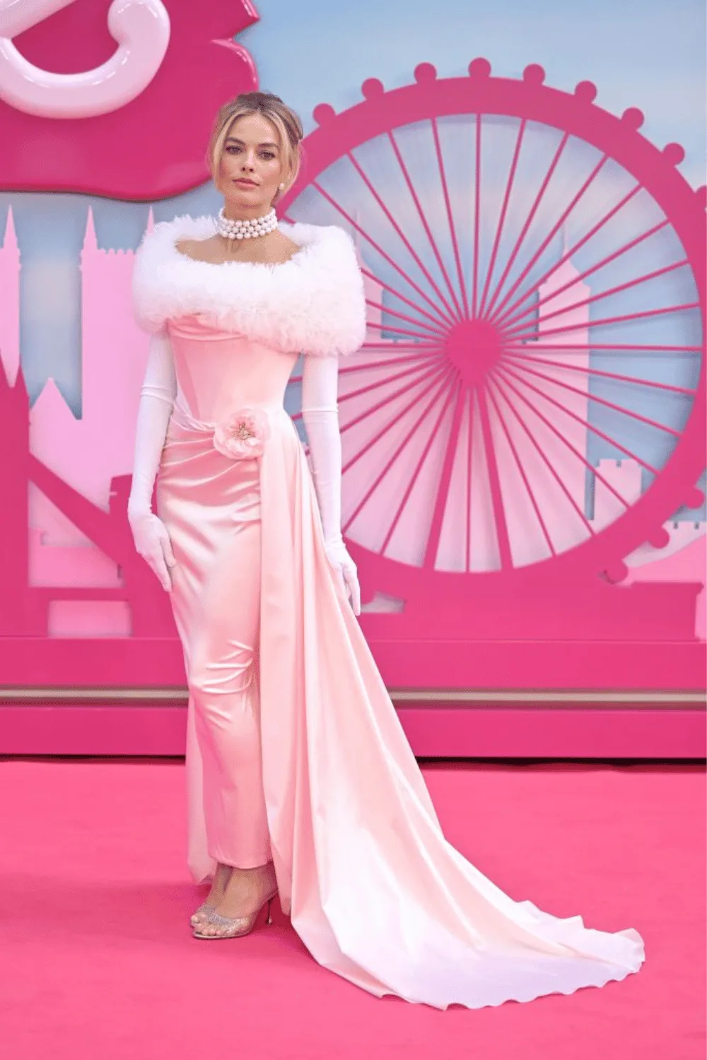 margot-robbie-barbie-outfits