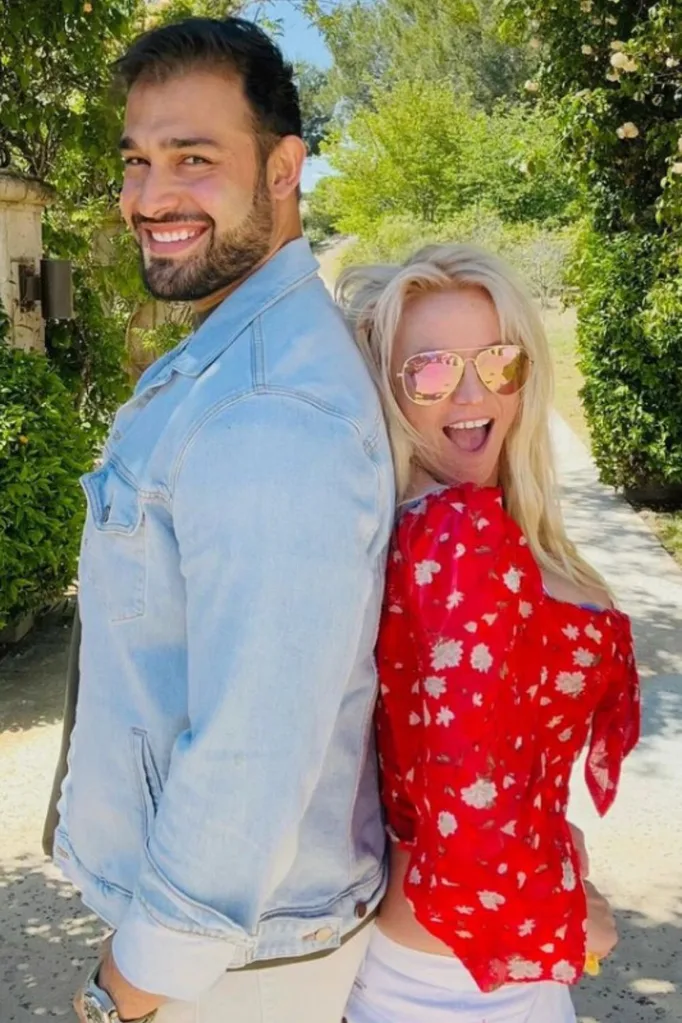 britney-spears-sam-asghari-red-shirt
