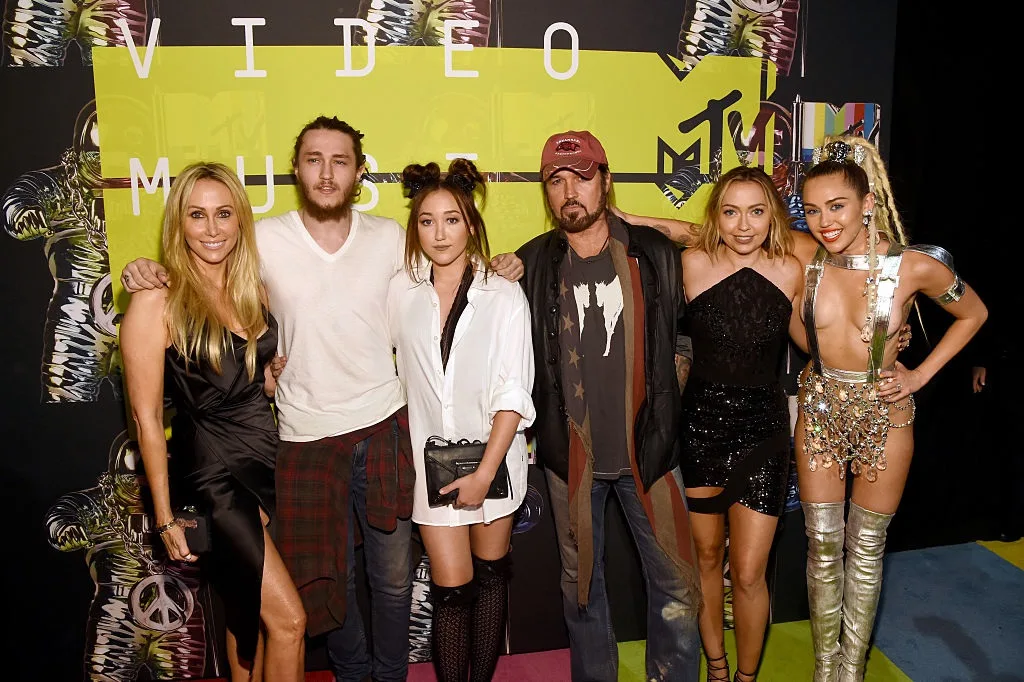 miley-cyrus-siblings