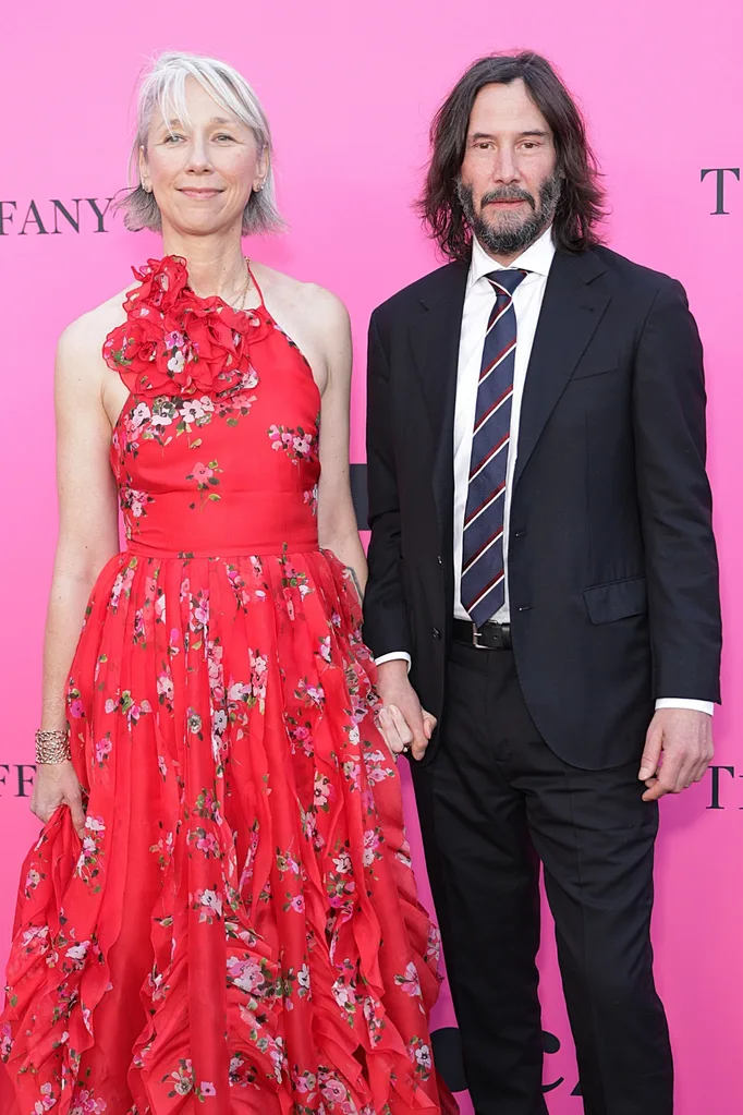 keanu-reeves-alexandra-grant-pink