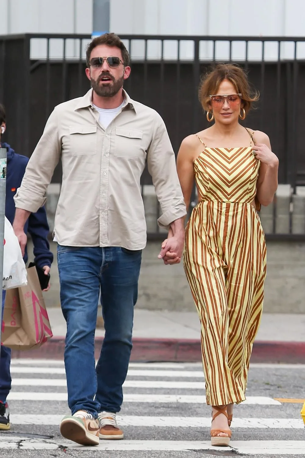 jlo-ben-affleck-walkign
