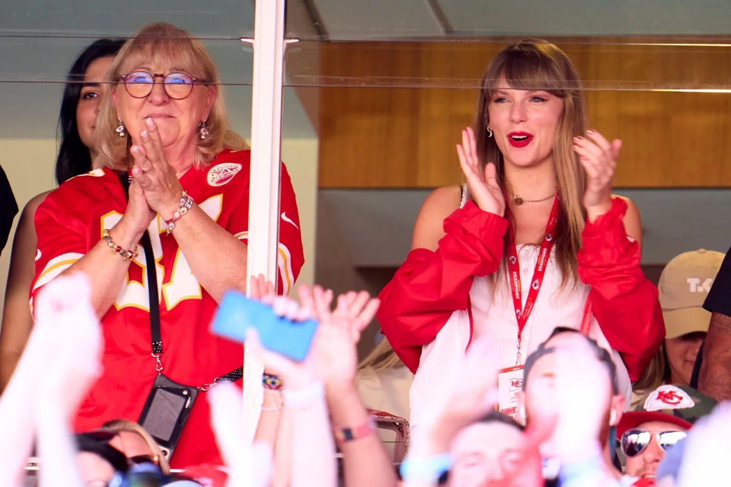 donna-kelce-taylor-swift