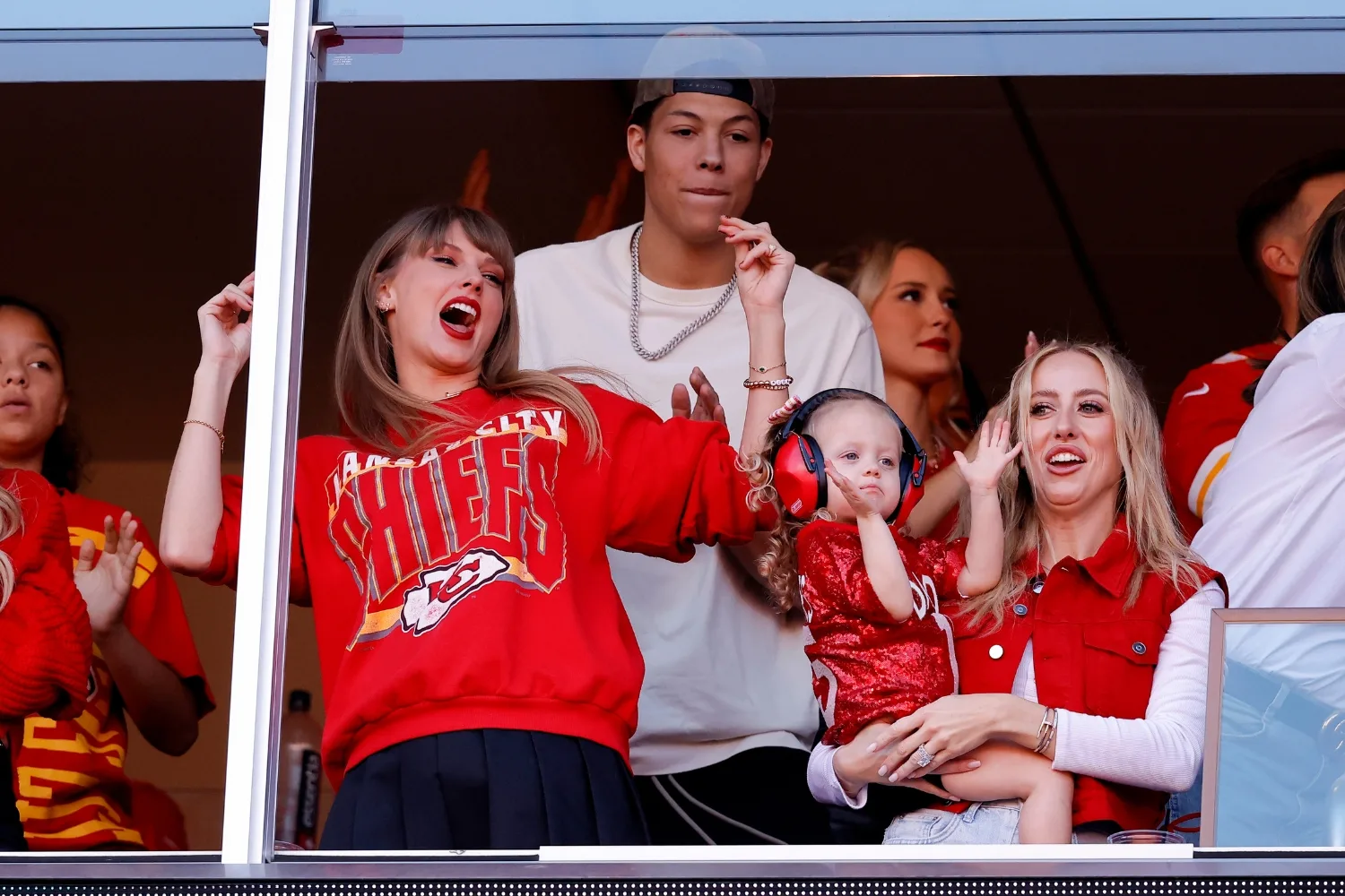 taylor-swift-brittany-mahomes