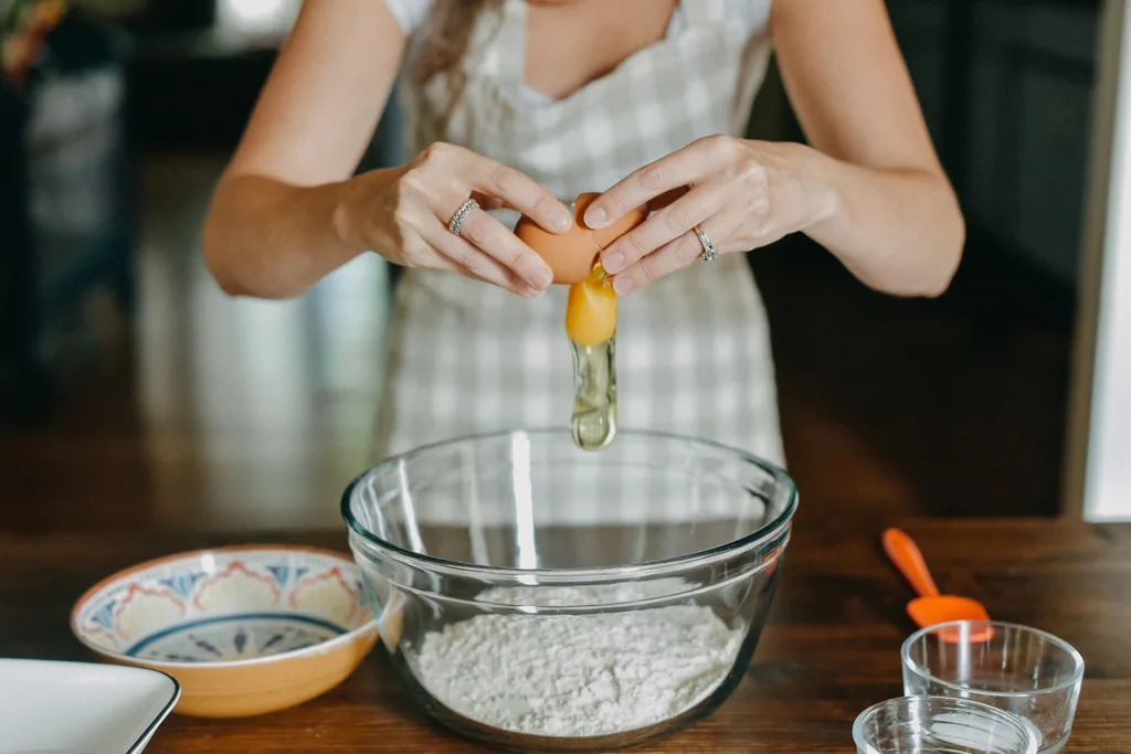 egg-cracking-baking