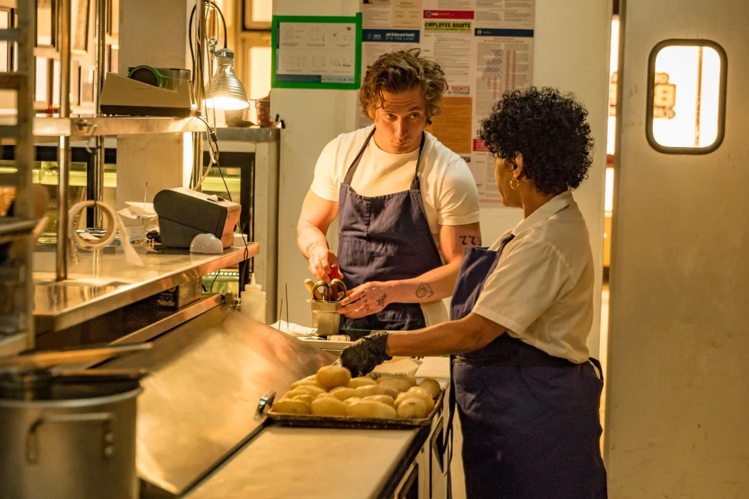 the-bear-jeremy-allen-white-kitchen