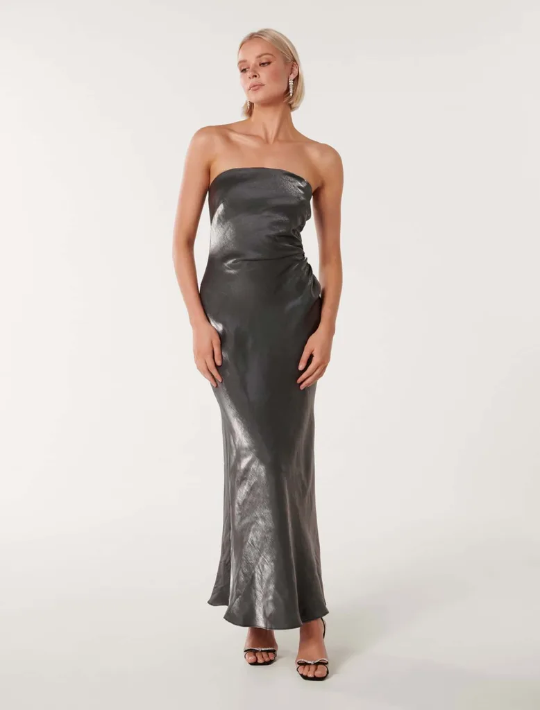model-metallic-dress