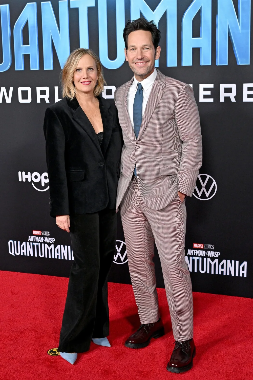 paul-rudd-julie-yaeger-red-carpet