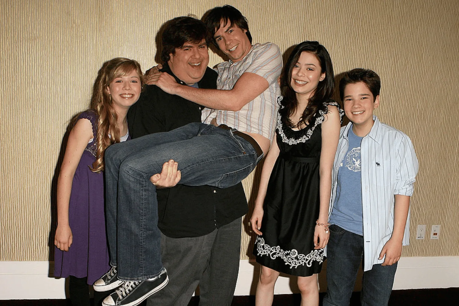 Dan Shneider and the cast of iCarly