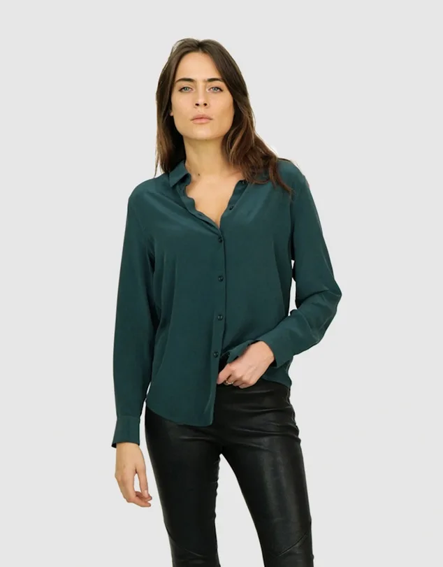 model-green-shirt