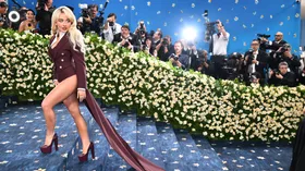 Sabrina Carpenter Met Gala outfit