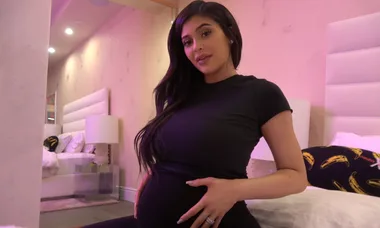Kylie Jenner’s Pregnancy Reveal Has Been Turned Into A Hilarious Thirst Trap Meme