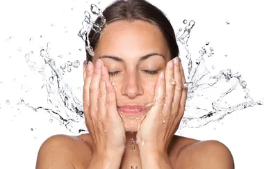 ‘Slugging’ Is The Newest Skincare Trend That Seems To Be Working Wonders!