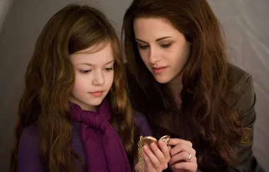 Kristen Stewart just had a ‘Twilight’ reunion with Renesmee and we’re crying