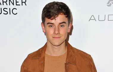 So THIS Is How You Take An Insta Photo Like Connor Franta!