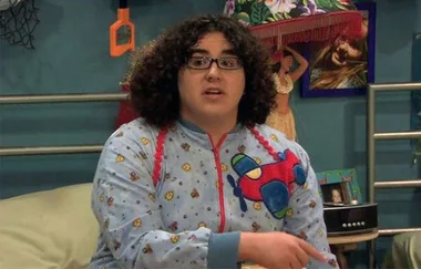 Have You SEEN What Woody From ‘The Suite Life On Deck’ Looks Like Now?!