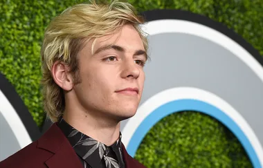 Ross Lynch looks identicaly to KJ Apa with his new brown hair