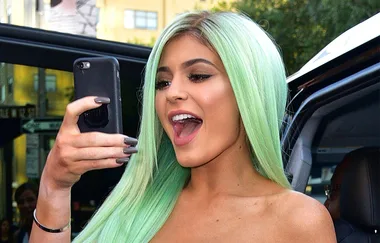 Science Says There Are 3 Types Of Selfie Takers