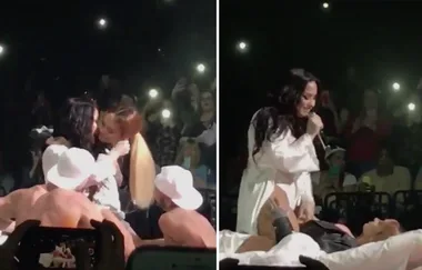 Demi Lovato and Kehlani just made out on stage while grinding in a bed