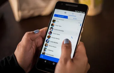 Mark Zuckerberg admits that Facebook reads all of your messages