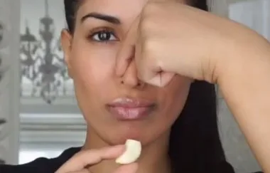 Here’s Why Girls On Instagram Are Rubbing Garlic On Their Faces