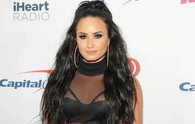 Demi Lovato shows off her stretch marks and cellulite