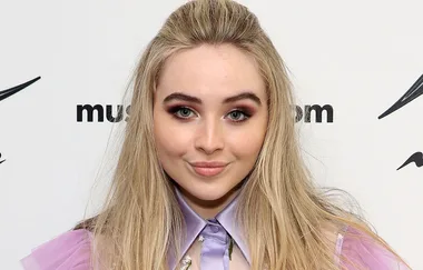 Sabrina Carpenter has gone brunette!