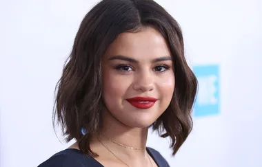 NOT A DRILL! Selena Gomez just shaved her head