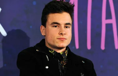 Kian Lawley has very obviously photoshopped his face