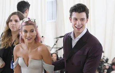 Shawn Mendes and Hailey Baldwin walk the Met Gala red carpet together!!!