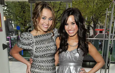 Demi Lovato’s Oscars Party Dress Is Nearly Identical To Miley Cyrus’ In ‘The Last Song’
