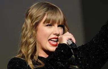 Taylor Swift just broke down on stage during her Reputation tour
