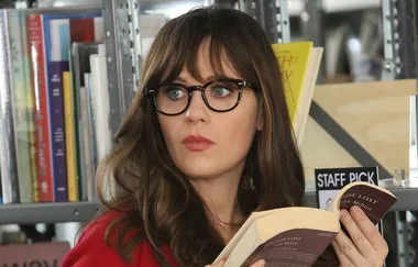 Photo of Zooey Deschanel without glasses or a fringe goes absolutely VIRAL