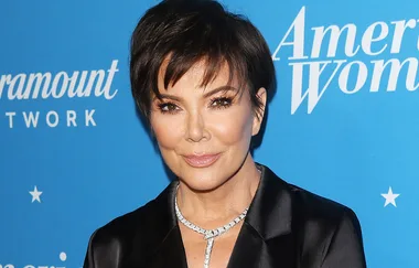 Fans spot a hilarious guest star in Kris Jenner’s sunglass reflection