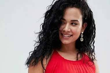 The internet is losing it over this ASOS model’s ‘back rolls’