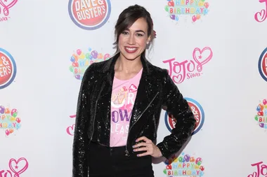 Colleen Ballinger is engaged and preggers!
