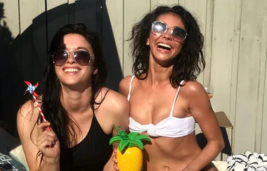 Sarah Hyland bravely shows off her ‘surgery scars’ after she was rushed to hospital