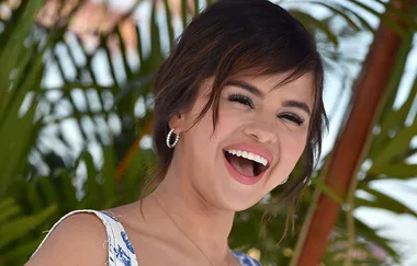 Selena Gomez is dating her best friends teenage brother and U K HUN???