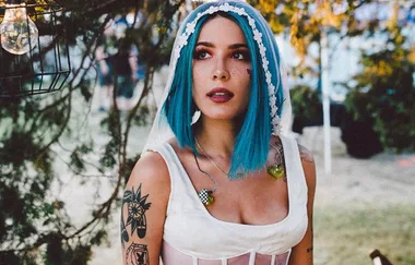 Halsey apologises to fans about her boobs falling out during a performance