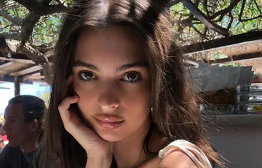 Emily Ratajkowski finally shows the world her engagement ring and it’s… different