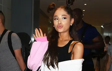 Shrobing Is Over, It’s All About The One Shoulder Drop Now