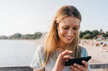 3 texting habits of super happy couples